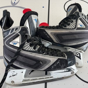 2005 CCM Vector 5.0 Hockey Skates Regular Width 7 (Used)