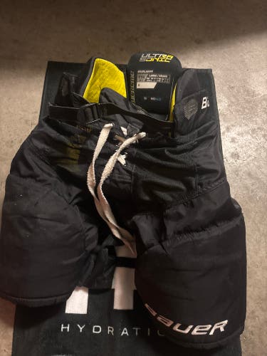 Youth Large Bauer Supreme Ultrasonic Hockey Pants (Used)