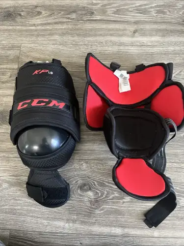 CCM kp 1.9 Hockey Goalie Knee Guards Used Intermediate