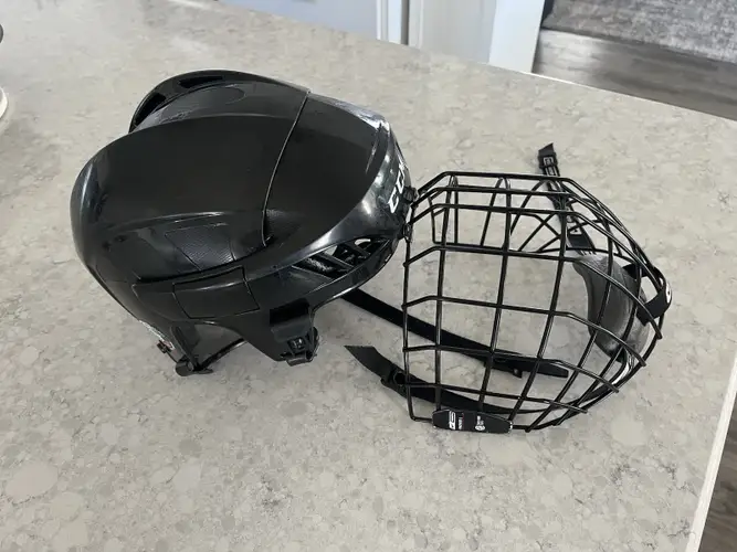Large CCM FL40 Helmet (Used)