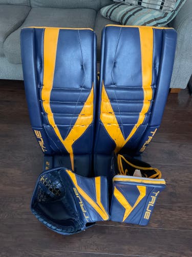 34+2 Full Right True 12.2 Goalie Pads, Glove, and Blocker Set