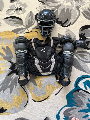 Black Easton Gametime Catcher's Set (Used)
