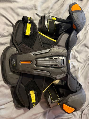 Men's Large Junior CCM Tacks AS-V Shoulder Pads Pro Stock (Used)