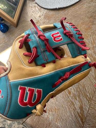 Wilson A2000 RH Infield Baseball Glove 11.5" (Used)