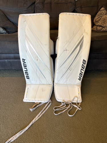 Medium 2024 Bauer Vapor Hyperlite 2 Goalie Leg Pads (Used)