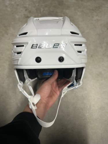 Medium TEAM USA Bauer White RE-AKT 155 Helmet Pro Stock (New)
