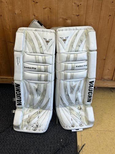 Vaughn Velocity V5 Junior 28" +1 Goalie Leg Pads (Used) in very good condition