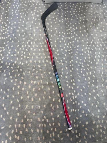 Junior Bauer Vapor Flylite Right Handed Hockey Stick P92 40 Flex (New)