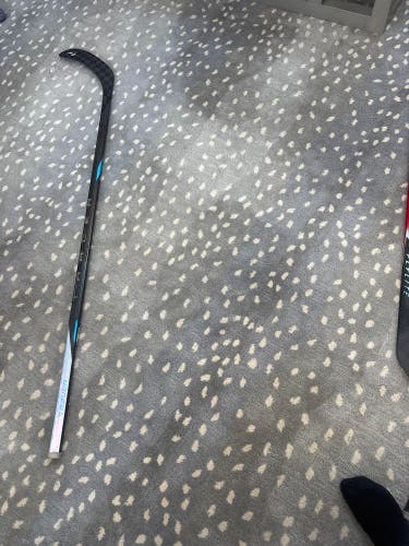 Junior Bauer Nexus Tracer Right Handed Hockey Stick P92 40 Flex (New)