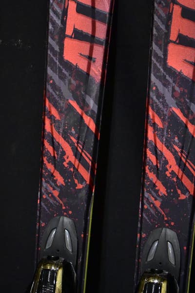 ATOMIC NOMAD SMOKE SKIS SIZE 171 CM WITH ATOMIC BINDINGS