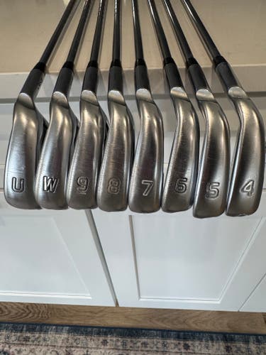 Men's Ping G425 Right Handed Iron Set (8 Clubs) #4 - #9, PW, GW (Used)