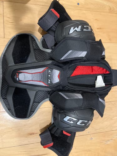 Medium Junior CCM JetSpeed FT390 Shoulder Pads (Used)