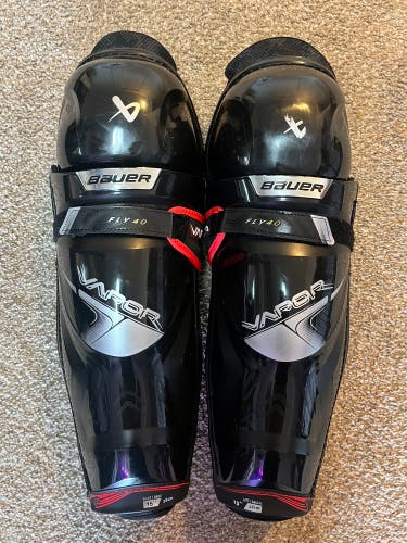 Senior Bauer Vapor Fly40 15" Shin Pads