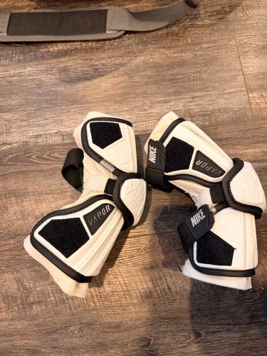 Medium Adult Nike Vapor Elite Arm Pads (Used)