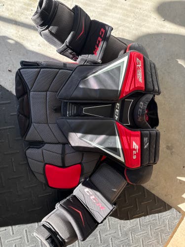 Large CCM EFlex 2.9 Goalie Chest Protector (Used)