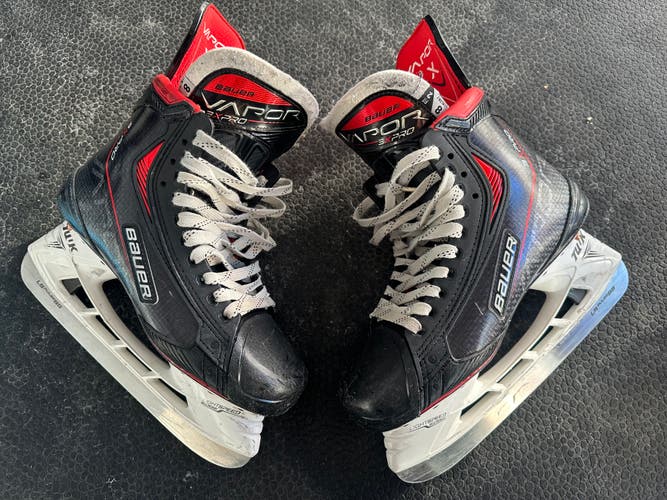 2021 Bauer Vapor 3X Pro Hockey Skates Regular Width 8 (Used)