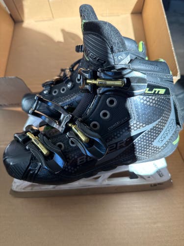 Bauer Elite Hockey Goalie Skates Regular Width Size 4.5 (Used)
