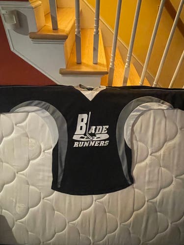 Black Large/Extra Large Kids Unisex Jersey (Used)