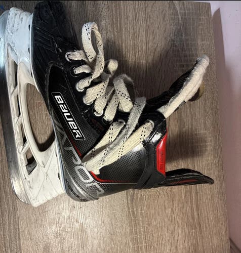2021 Bauer Vapor 3X Pro Hockey Skates Regular Width Size 4.5 (Used)