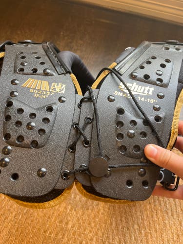 Small Adult Schutt Mid flex 3.0 Shoulder Pads (New)