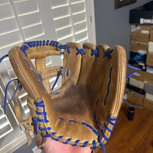 Wilson A2000 RH Infield Baseball Glove 11.75" (Used)