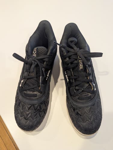 Black Men's Size M 7.0 (W 8.0) Adult Under Armour Low Top Molded Cleats (Used)