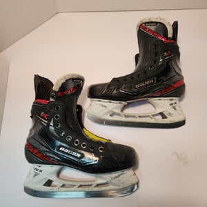 Bauer Vapor 2X Hockey Skates Regular Width Size 4.5 (Used)