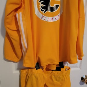 Used Yellow Calgary Flames Practice Jersey with Yellow Under Armour Hockey Socks (size adult)