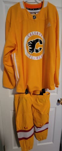 Used Yellow Calgary Flames Practice Jersey with Yellow Under Armour Hockey Socks (size adult)