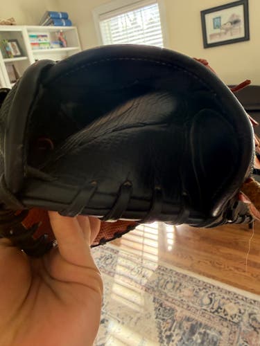 2024 Wilson RH First Base A2000 Baseball Glove 12.5" (Used)