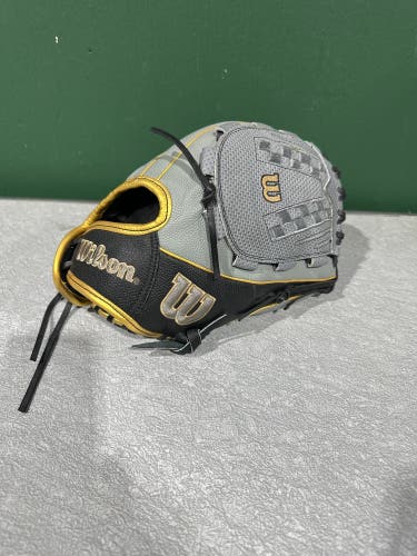 Wilson Pro A2000 RH Pitcher's Softball Glove 12.5" (New)