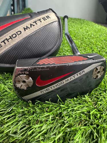 NIKE - Method Matter M4|12 - PUTTER - Steel - RH - 38'' + COVER