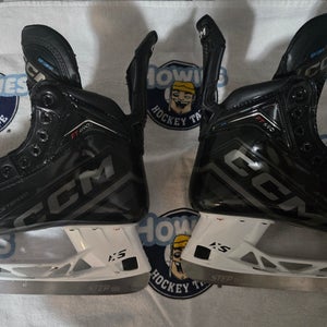 2024 CCM JetSpeed FT690 Hockey Skates Regular Width 8 (Used)