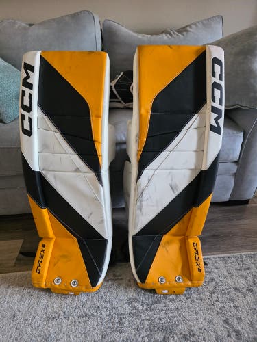 34" CCM Extreme Flex 6 Pro Goalie Leg Pads Pro Stock (Used)