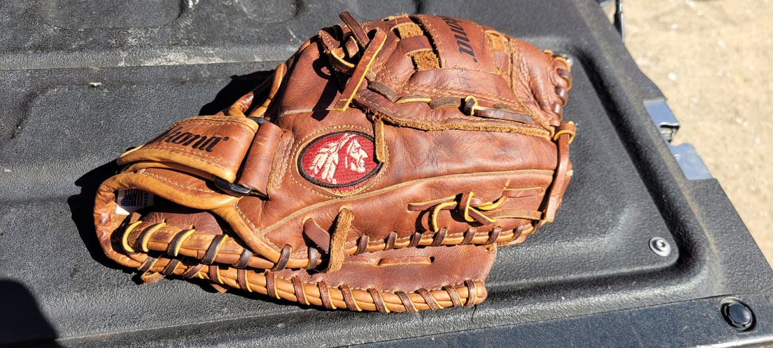 RH Nokona WS-1200 Walnut Baseball Glove 12" (Used)