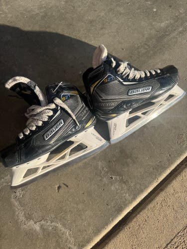 2018 Bauer Supreme S27 Hockey Goalie Skates Extra Wide Width Size 3.5 (Used)