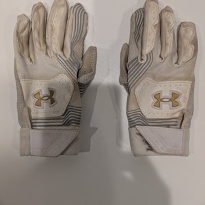 Small Youth Under Armour clean up Batting Gloves (Used)