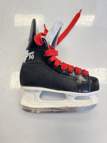 Used CCM CHAMPION 90 Youth Hockey Skate Youth 11.0 11860-S000303925