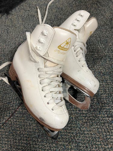 Jackson Ultima Mystique Figure Skates C Junior 13 (Used)