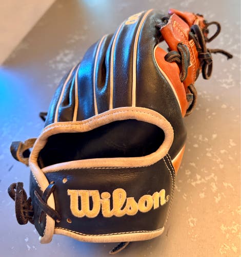 Wilson A2000 RH Baseball Glove 11.75" (Used)