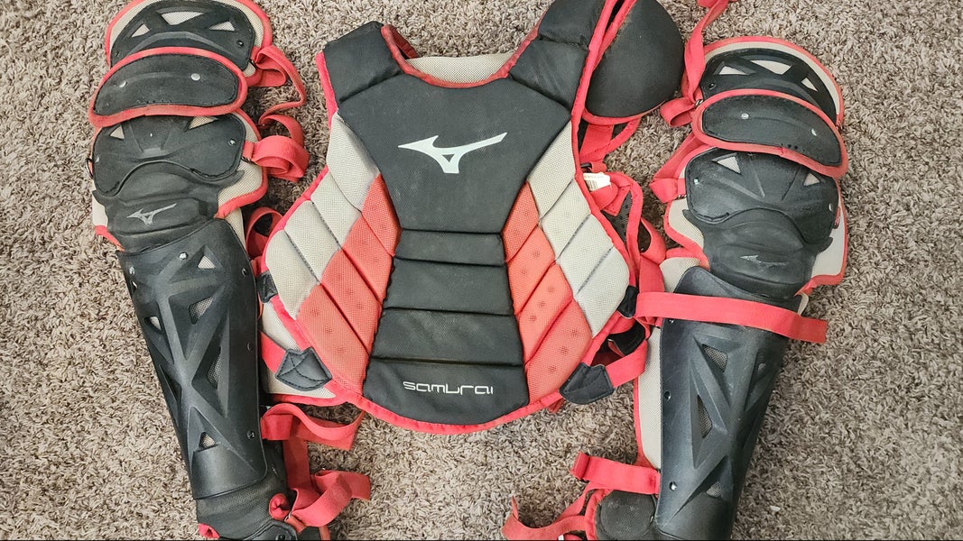 Red Mizuno Samurai Catcher's Set (Used)