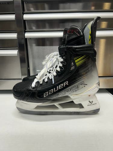 Bauer Vapor Hyperlite2 Hockey Skates NCAA Pro Stock Size 8 FIT 3 272MM (Used)