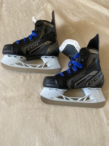 CCM AS-550 Hockey Skates 10 (Used)
