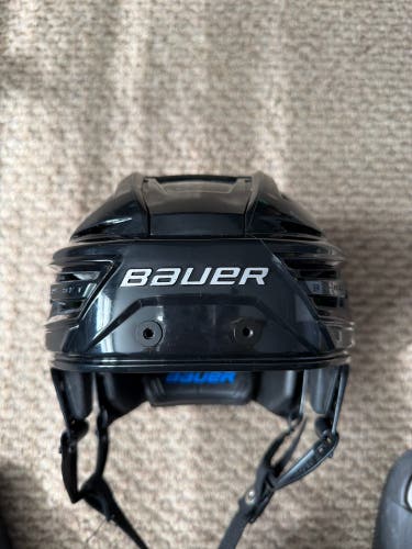 Medium Bauer Re-Akt 155 Helmet (Used)
