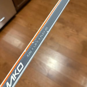 Senior Easton Mako II Left Hand Hockey Stick P28 85 Flex (Used)