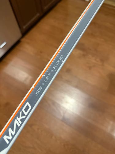 Senior Easton Mako II Left Hand Hockey Stick P28 85 Flex (Used)