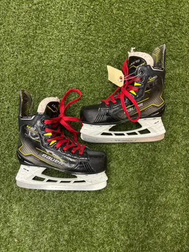 Junior Bauer Supreme M40 Hockey Skates| Size 2 Regular Width (D)