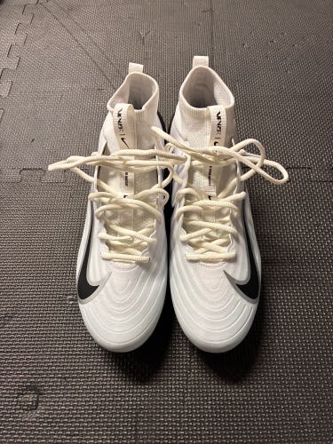 White Unisex Size M 11.0 (W 12.0) Adult Nike Molded Cleats Cleats (New)