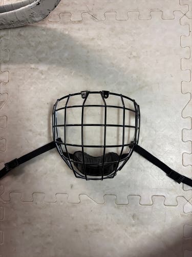 Medium CCM FM580 Full Cage (Used)