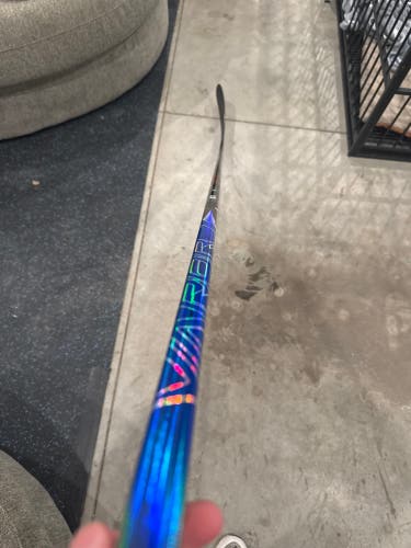 Intermediate Bauer Vapor Flylite Right Handed Hockey Stick P92 55 Flex Pro Stock (New)